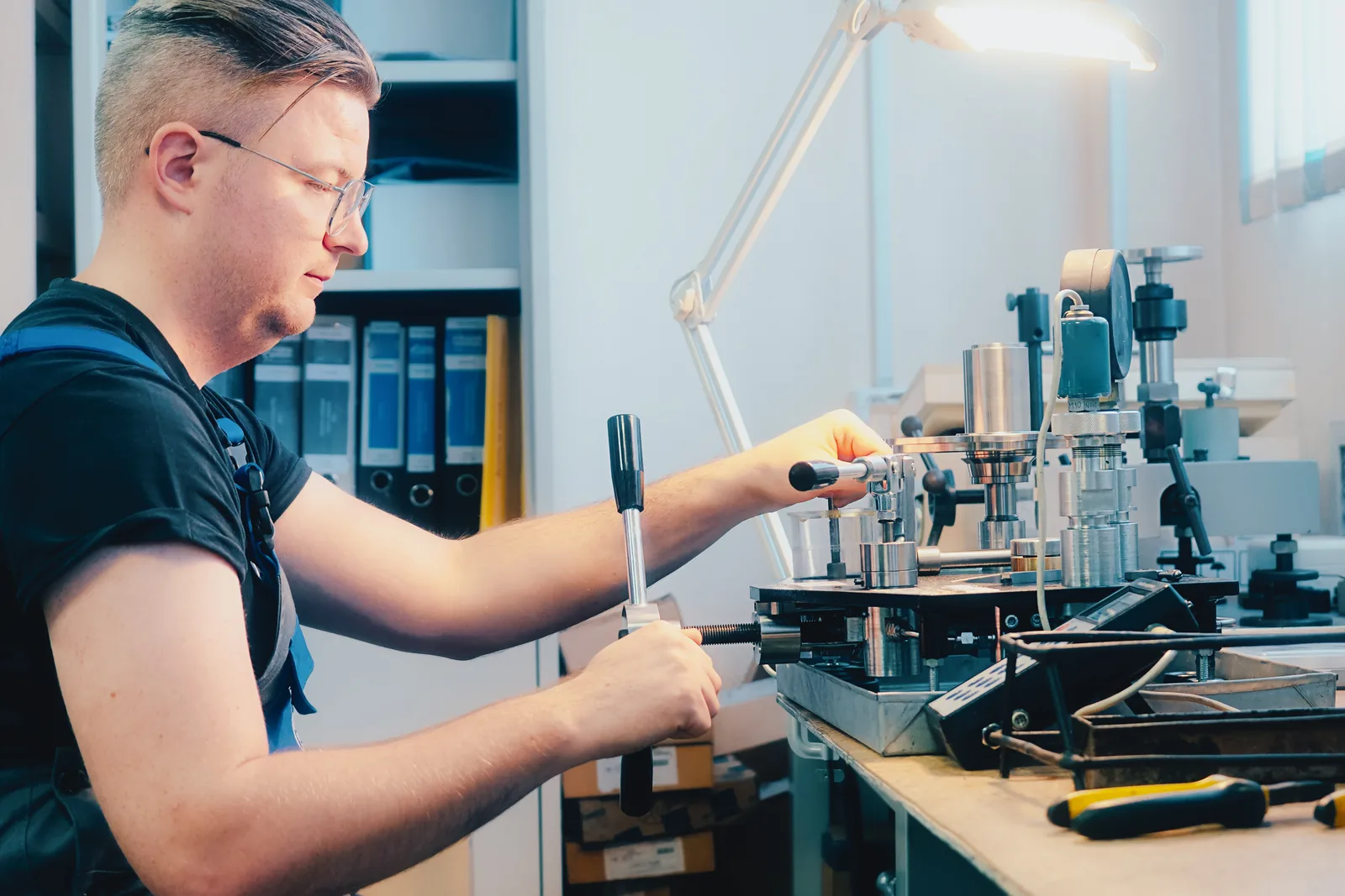 Accreditation belongs to a laboratory and a measurement range, not to a logo.