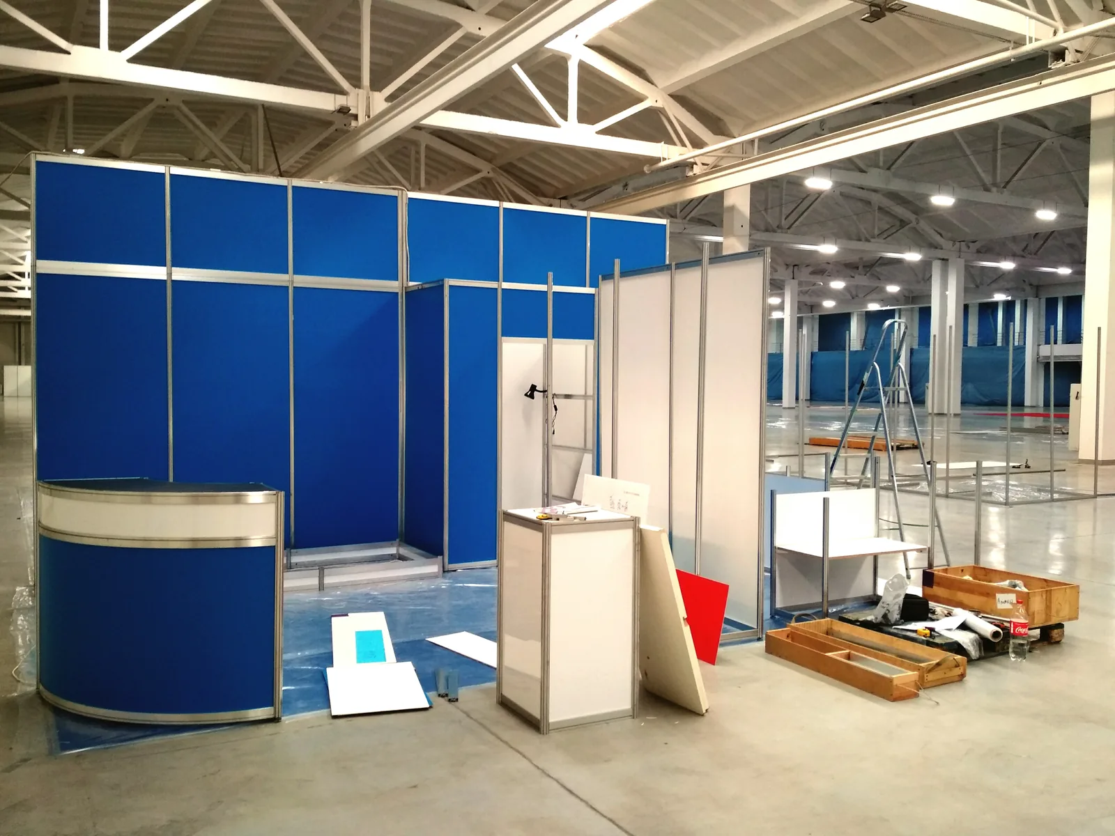 Booth design, build and dismantle, demo equipment and bilingual staff.